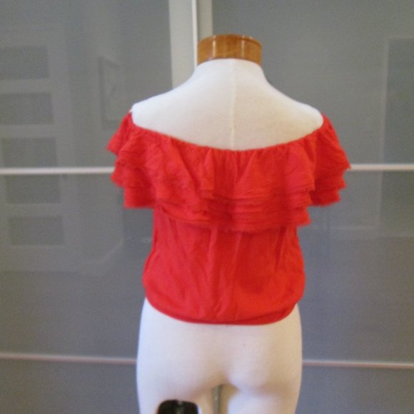 Alice + Olivia Off the Shoulder Ruffle Cropped - Picture 4 of 7